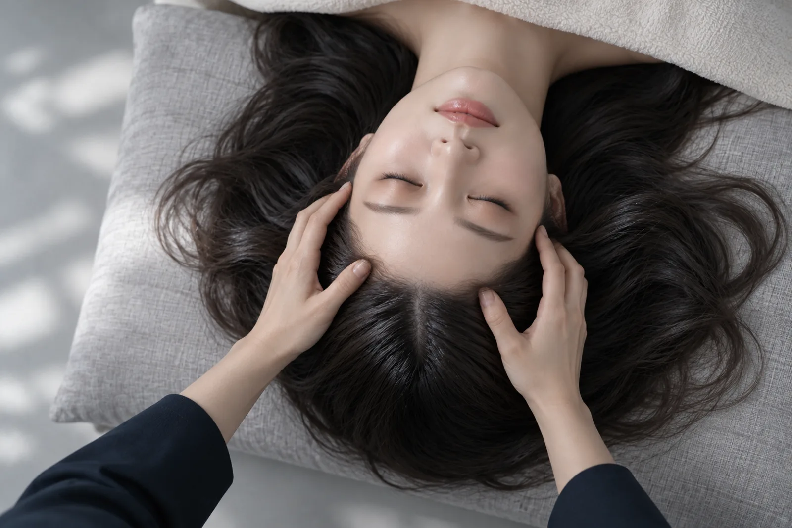 Hands pressing the scalp
